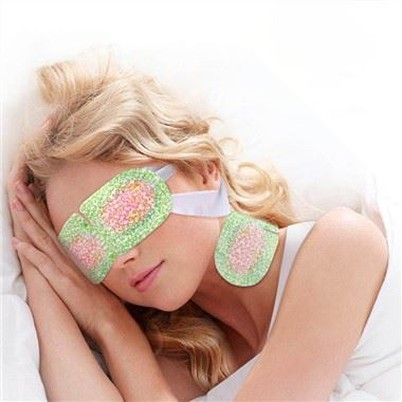 Samovoľne sa zahrievajúca parná maska na oči